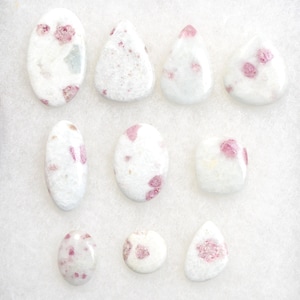 Lote x10 Cuarzo y turmalina rosa 225 quilates - cabujón de piedra natural - Taquaral, Brasil / ES42