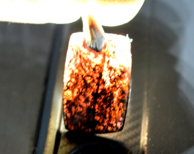 Rhodolite Garnet - 13 carats - natural stone cabochon pendant - Mozambique / EB26
