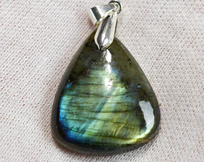 47-carat Labradorite - natural stone cabochon pendant - Madagascar / FZ19