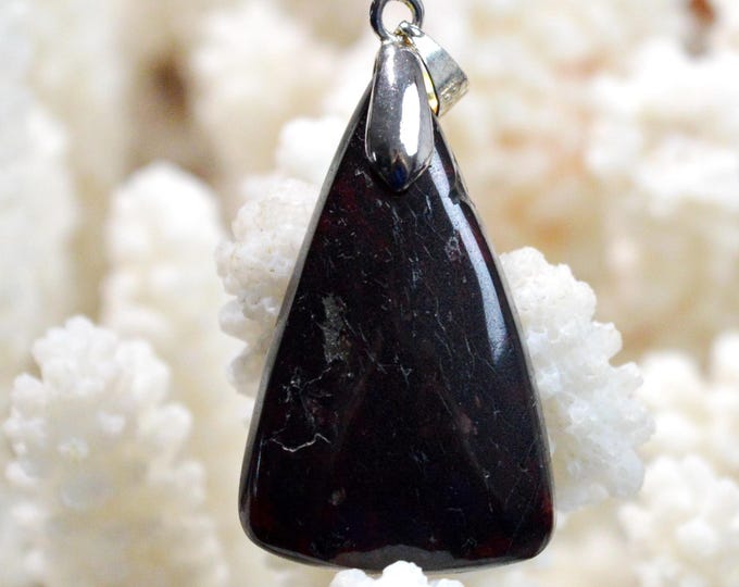 49-carat Rhodolite Garnet - natural stone cabochon pendant - Mozambique / GC90