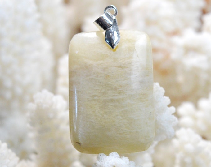 63 carat yellow moonstone - natural stone cabochon pendant - Madagascar / FM87