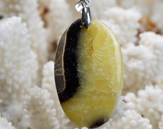 Septaria 74 carats - natural stone cabochon pendant - Madagascar / FR56
