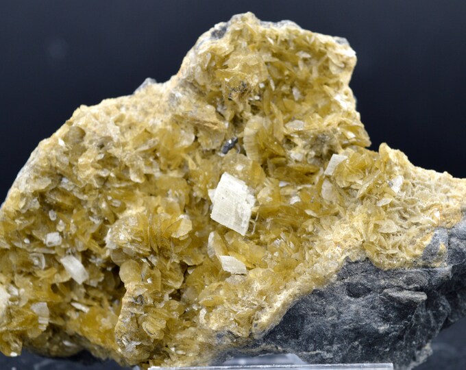 Dolomite & siderite 126 grams - La Mure, Isère, Auvergne-Rhône-Alpes, France