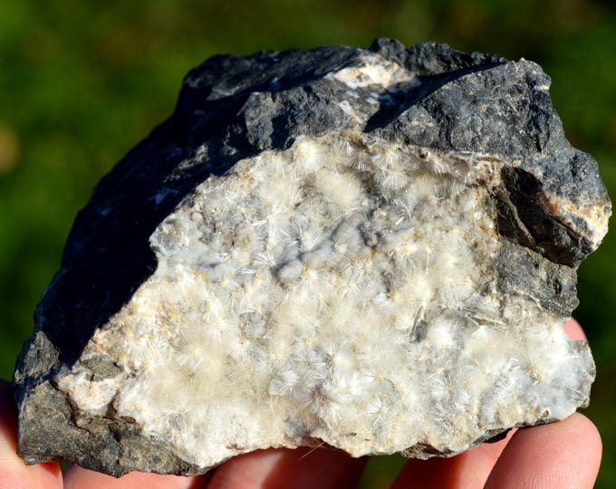 Natrolite 395 grams - Puy de Marmant, Veyre-Monton, Clermont-Ferrand, Puy-de-Dôme, Auvergne-Rhône-Alpes, France