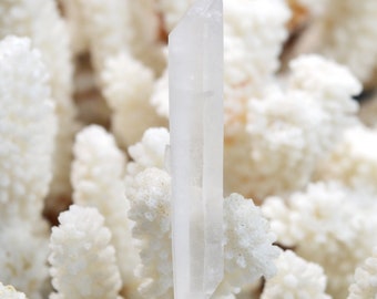 Bi-terminated quartz 8 grams - Itremo, Ambatofinandrahana, Amoron'i Mania, Madagascar