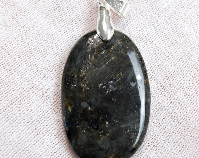 Larvikite 39 carats - natural stone cabochon pendant - Norway // DP88