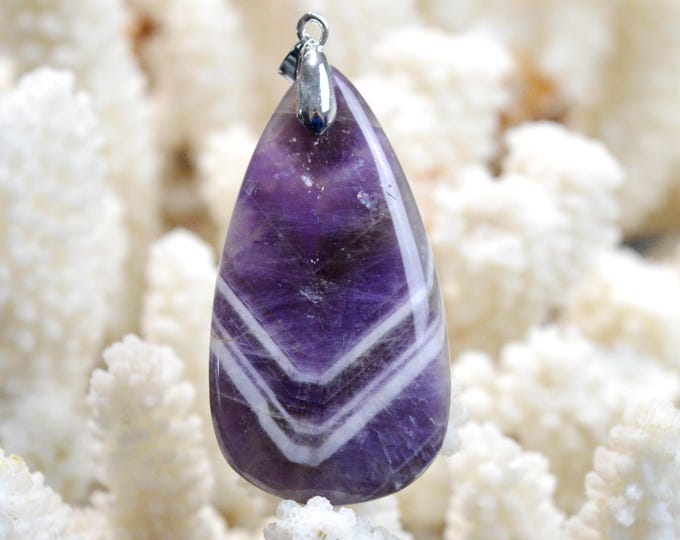 67 carat chevron amethyst - natural stone cabochon pendant - India / FP53