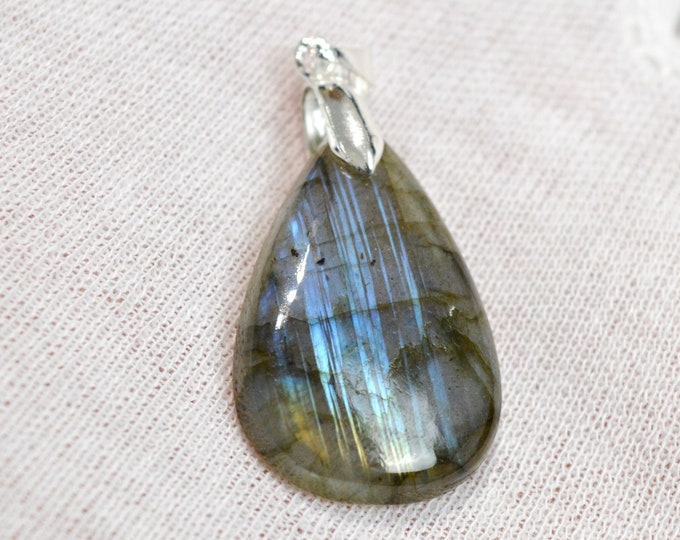 Labradorite 37 carats - natural stone cabochon pendant - Madagascar / FJ62