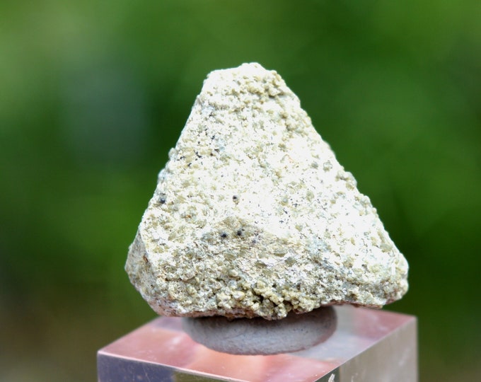 Achtaragdite / Kaolinite psd after Helvine - 11 grams - Akhtaragda River mouth, Vilyui River Basin, Mirninsky District, Sakha, Russia