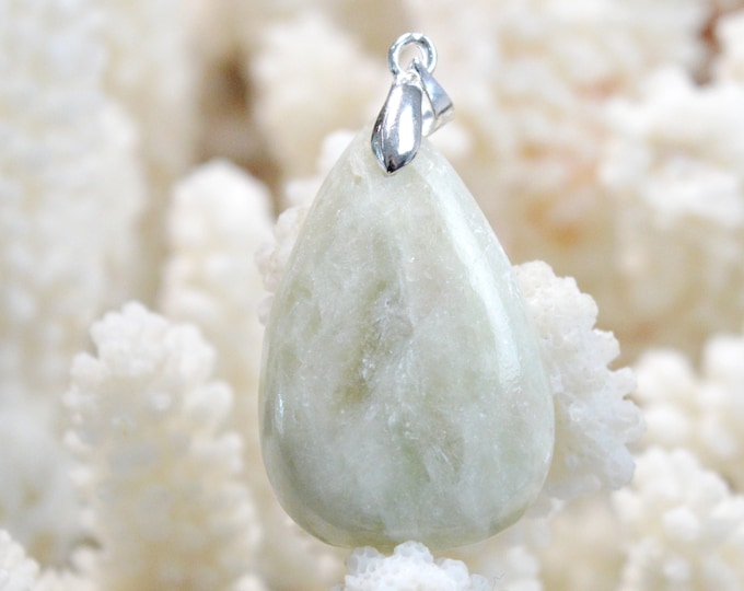 40 carat Beryl - natural stone cabochon pendant - Brazil / FJ31