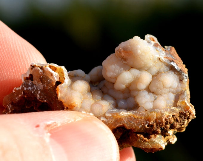 Chalcedony 14 grams - Busséol, Puy-de-Dôme, France