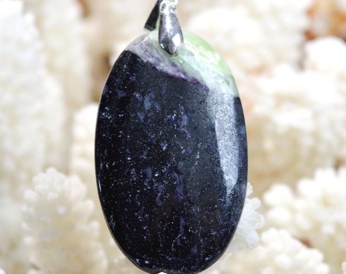Kämmererite & seraphinite 71 carats - natural stone cabochon pendant - India // DT75