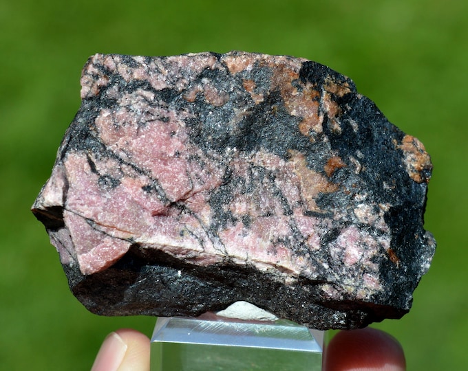 Rhodonite 198 grams - Woods Mine, Inglis Co., New South Wales, Australia