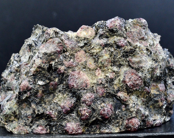 Almandine garnet & biotite phlogopite - 688 grams - Ponte Nova, Minas Gerais, Brazil