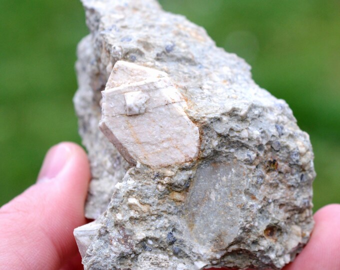 Orthoclase 212 grams - Four-la-Brouque ravine, Saint-Babel, Issoire, Puy-de-Dôme, Auvergne-Rhône-Alpes, France