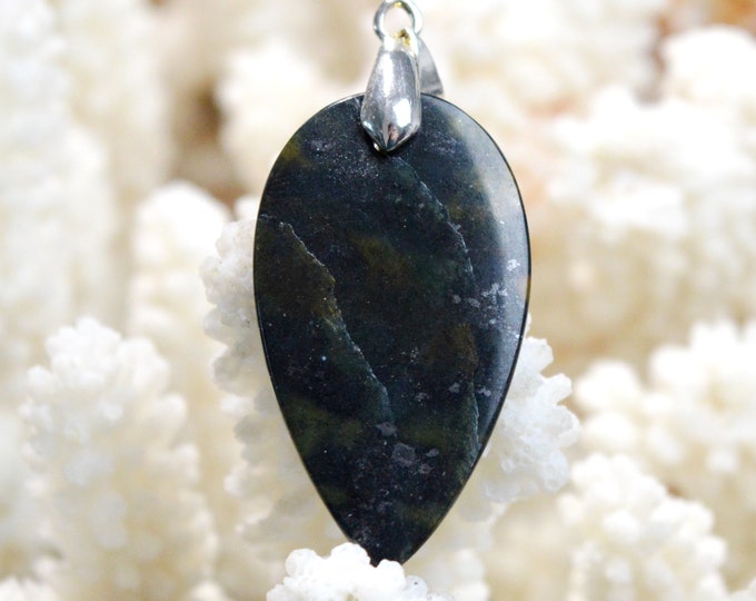 23 carat jade - natural stone cabochon pendant - Indonesia / EN31