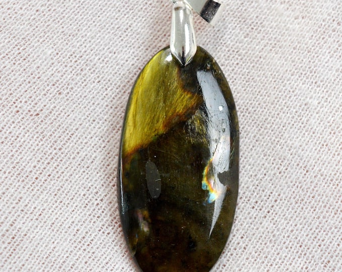 35 carat Labradorite - natural stone cabochon pendant - Madagascar / GC58