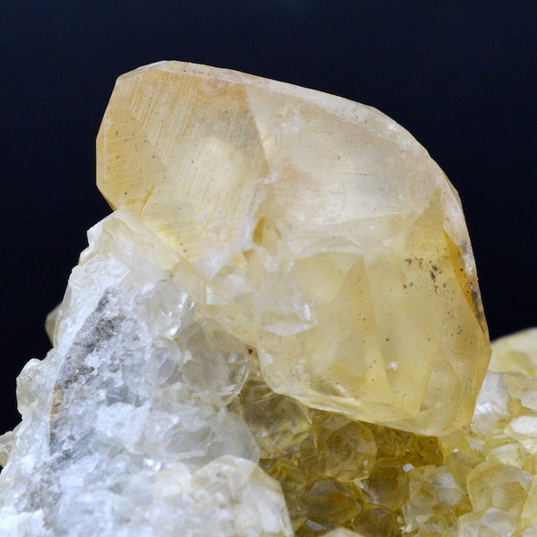 Calcite - 441 grammes - Landelies, Montigny-le-Tilleul, Hainaut, Belgique