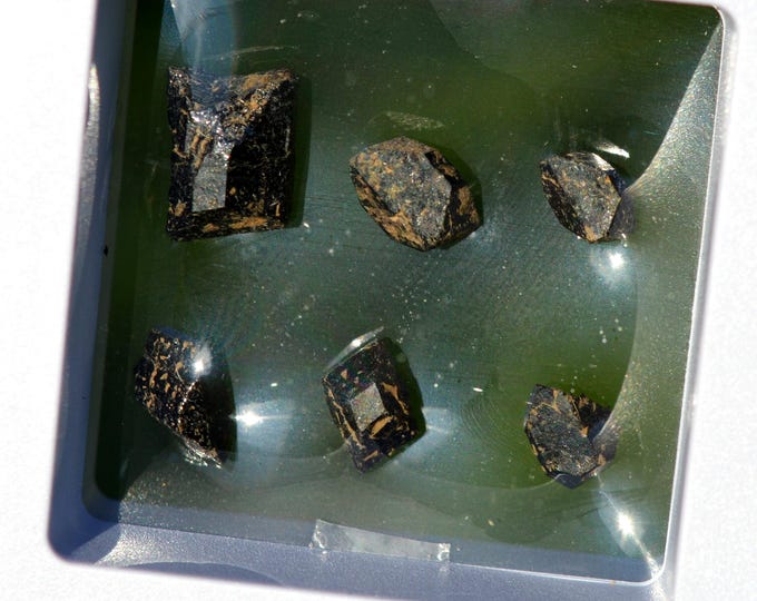 Augite x6 - 2 grams - Puy de Corent, Corent, Clermont-Ferrand, Puy-de-Dôme, Auvergne-Rhône-Alpes, France