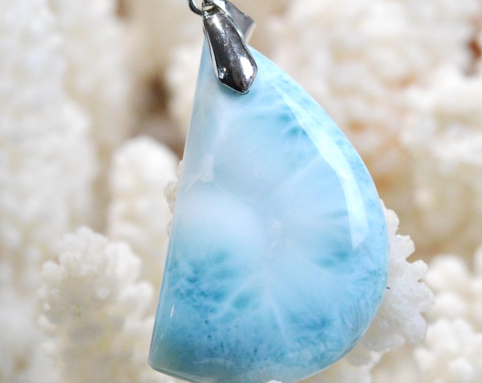 Larimar 48 carats - natural stone cabochon pendant - Dominican Republic / LARI079