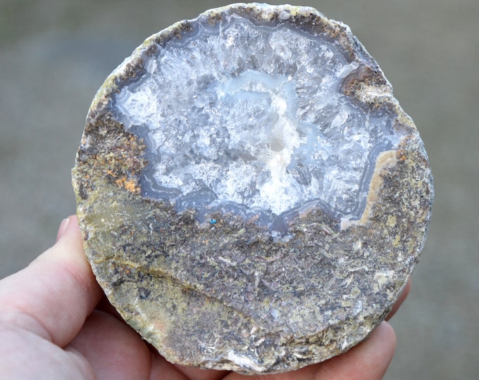 Half-Geode Chalcedony 700 grams - Las Choyas, Aldama Municipality, Chihuahua, Mexico