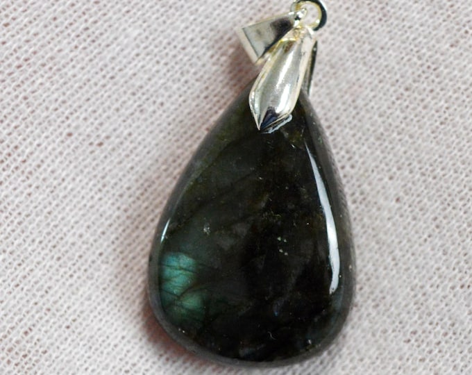 Labradorite 41 carats - pendentif cabochon pierre naturelle - Madagascar / FV94