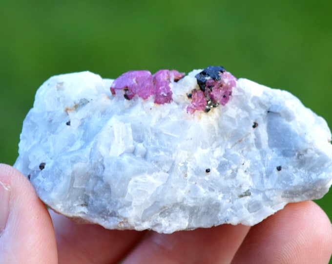 Spinel - 80 grams - Fluorescent - Luc Yen, Yenbai Province, Vietnam