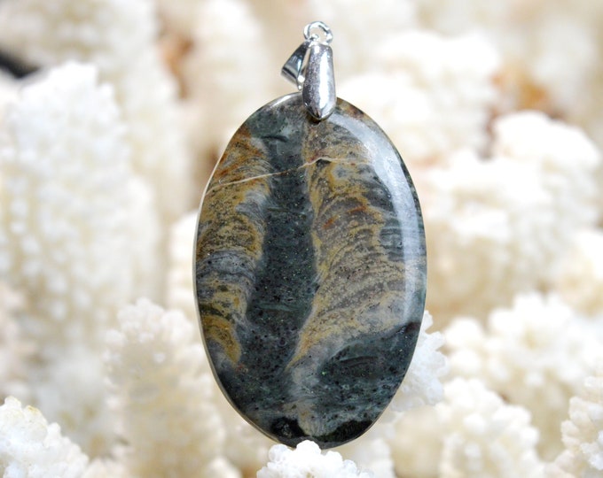 57 carat fuchsite ruby - natural stone cabochon pendant - India / EC20