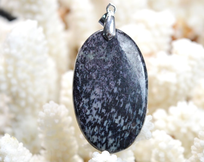 Kämmererite 77 carats - natural stone cabochon pendant - India // DT67