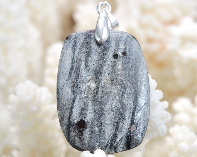 Grenat almandin & Mica schiste 26 carats - pendentif cabochon pierre naturelle - Scotland, UK // DL81