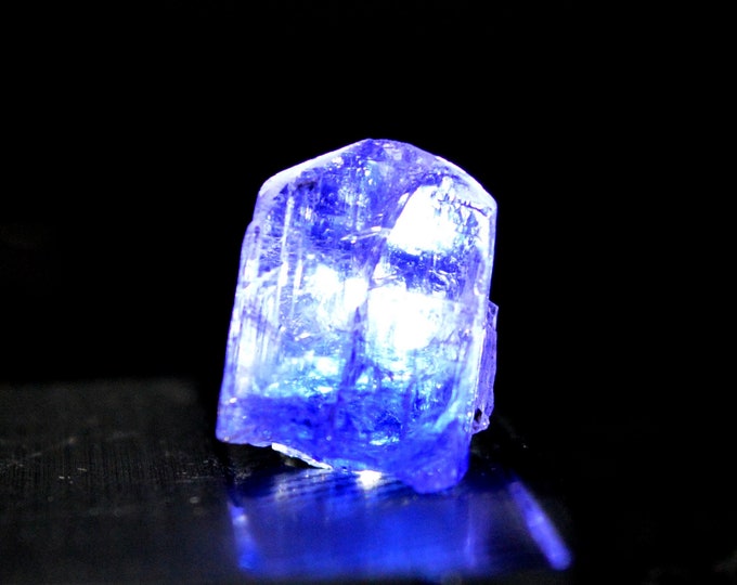 Tanzanite 32.4 carats - Merelani Hills, Lelatema Mountains, Simanjiro District, Manyara Region, Tanzania