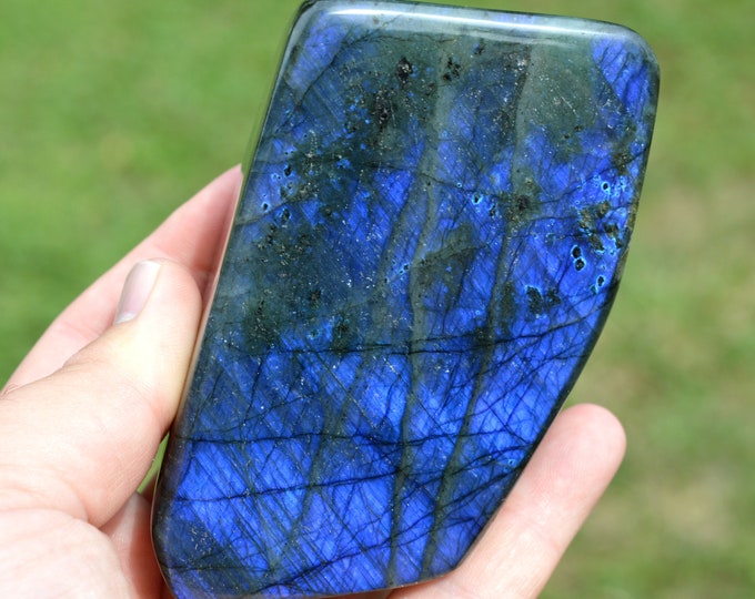 Labradorite 676 grams - Block to place - Ampanihy, Atsimo-Andrefana, Madagascar