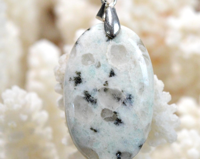 32-carat Kiwi Jasper - natural stone cabochon pendant - New Zealand / GA72