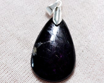 39-carat purpurite cabochon pendant - Namibia / EU76