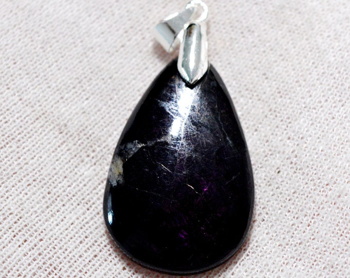 Purpurite 39 carats - natural stone cabochon pendant - Namibia / EU76