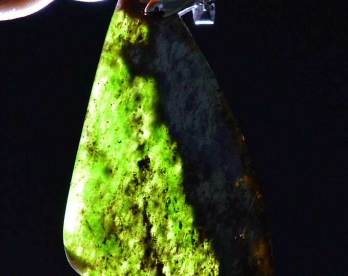 Chrome Chalcedony - 74 carats - Natural Stone Cabochon Pendant - Australia // BM62