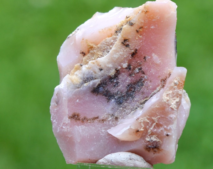 Pink opal 30 grams - Cajamarca District, Cajamarca Province, Cajamarca, Peru