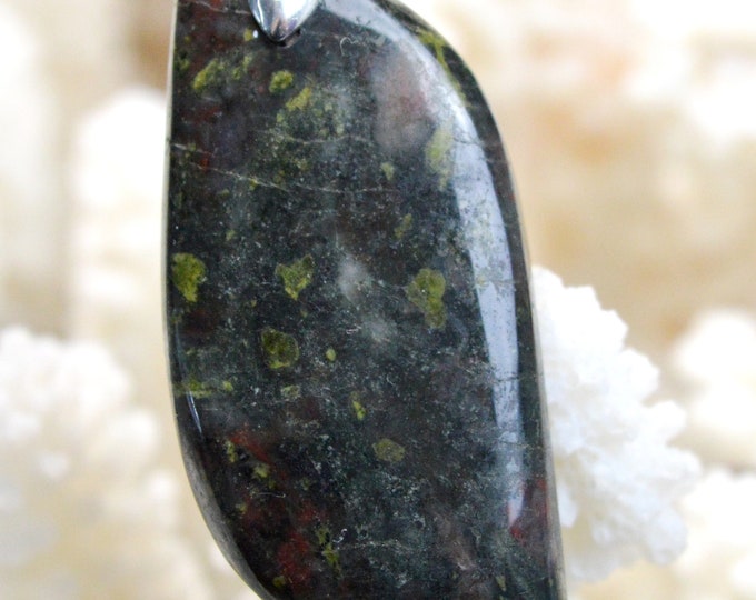 Ruby / schist 41 carats - natural stone cabochon pendant - India / AY69