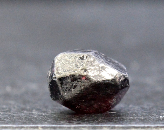 Garnet 2 grams - Sankhuwasabha District, Province No. 1, Nepal