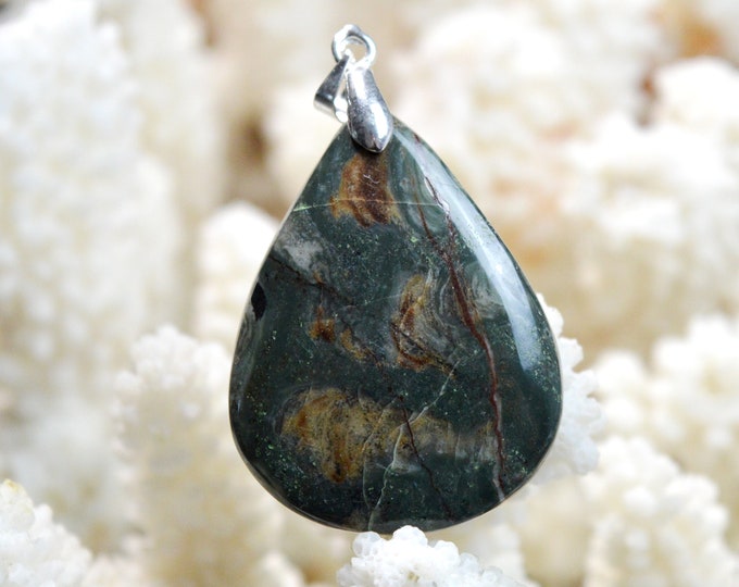 50 carat fuchsite ruby - natural stone cabochon pendant - India / EC11
