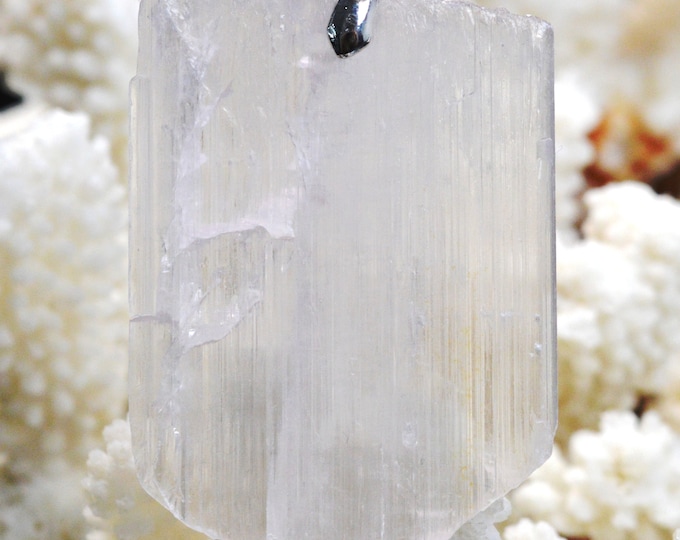 Kunzite 150 carats - natural stone pendant - Pakistan // CC49
