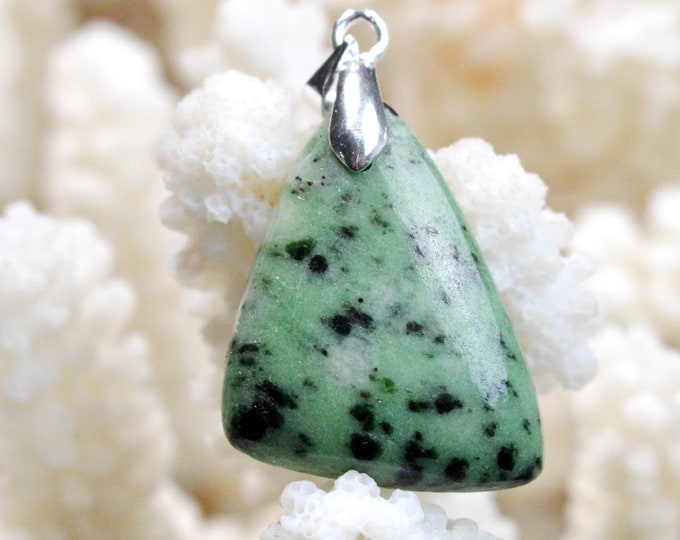 Ruby zoisite - 26 carats - natural stone cabochon pendant - Tanzania // CY59