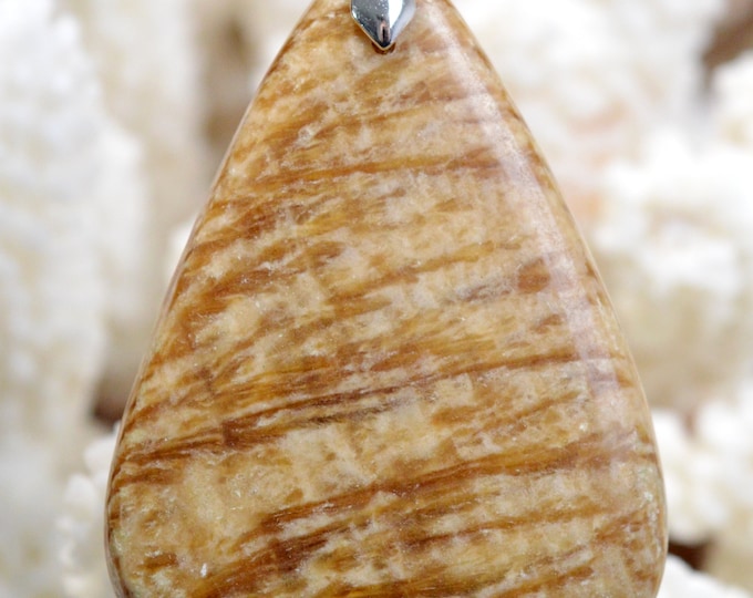 101 carat zoned aragonite - natural stone cabochon pendant - Peru / P10