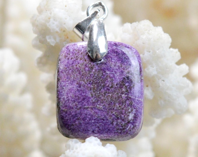 Stichtite & Serpentine 15 carat - natural stone cabochon pendant - Tasmania, Australia / FR16