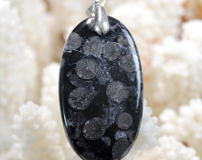57-carat fossil coral - natural stone cabochon pendant - Indonesia /GB98