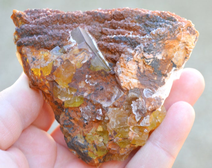 Fluorite & Baryte 395 grams - Sidi Ayed, Boulemane Caïdat, Boulemane Cercle, Boulemane Province, Fez-Meknes Region, Morocco