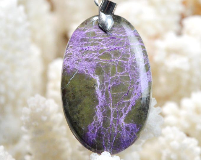 Stichtite & Serpentine 54 carat - natural stone cabochon pendant - Tasmania, Australia / FZ43