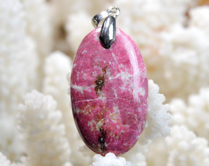 Thulite 40 carats - natural stone cabochon pendant - Norway / FQ7