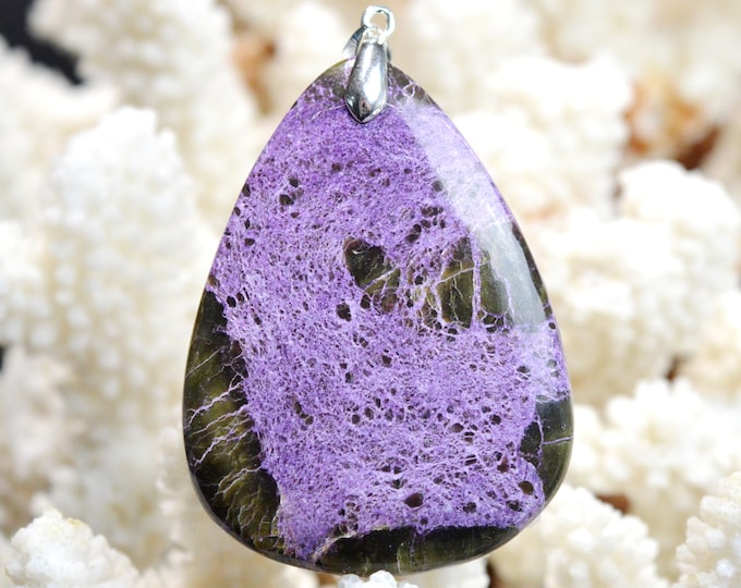 Stichtite & Serpentine 94 carats - natural stone cabochon pendant - Tasmania, Australia // DX25