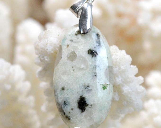 16-carat Kiwi Jasper - natural stone cabochon pendant - New Zealand / GA77